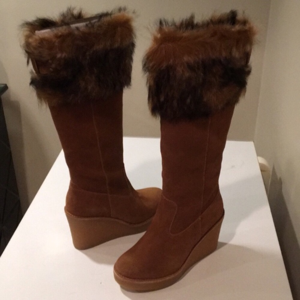 New Ugg Valbran Chestnut Suede wedge boot sz 9.5